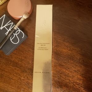 Kevin Aucoin Foundation Brush BNIB